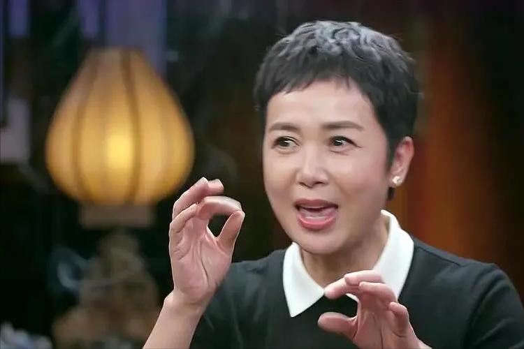 伸舌头、嘴亲肿，“中老年”演员吻戏不忍直视，一个比一个辣眼睛