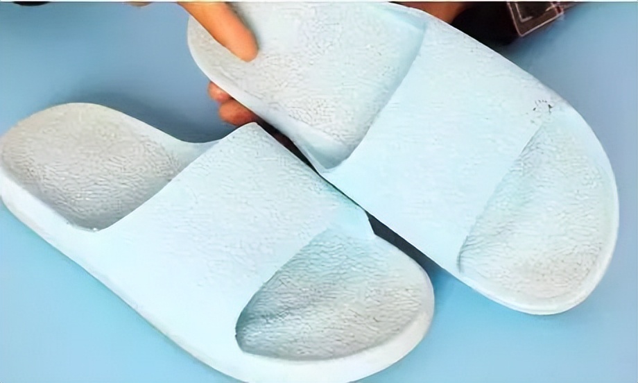 拖鞋上洗不掉的黄色污垢是什么,怎样清洗塑料拖鞋上的污垢