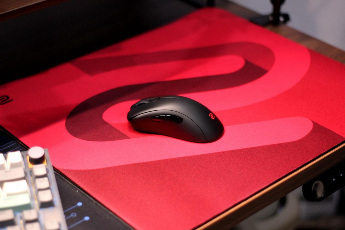 卓威鼠标ec2-cw怎么用,毒蝰v3pro和卓威ec2-cw哪个好用