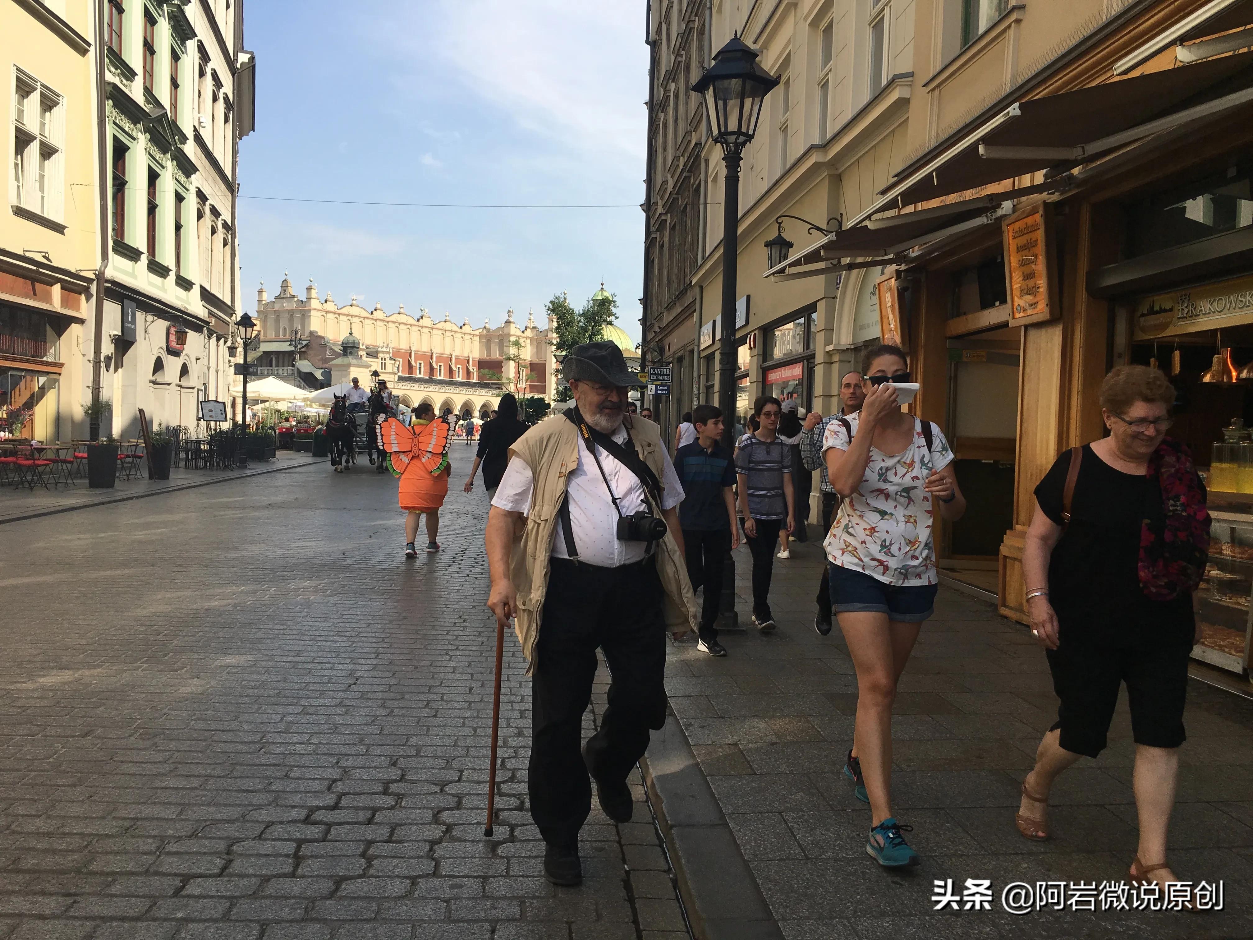 波兰克拉科夫晚上玩什么球,波兰克拉科夫中世纪风情