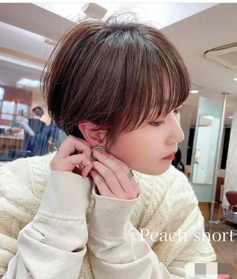 小圆脸适合剪短发吗,肉肉的小圆脸女生剪短发