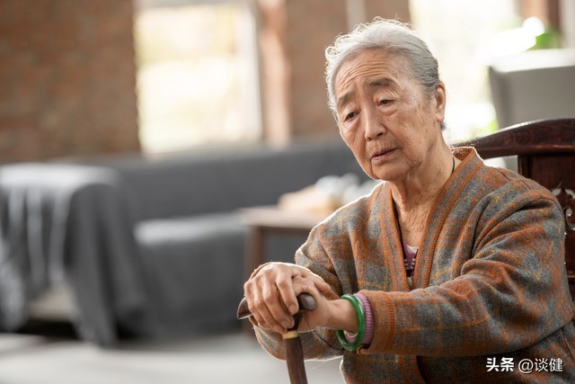 失智症目前仍无良好治疗手段？医师：若有4个习惯，趁早改正