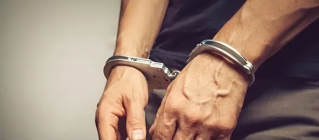 四川一女子遭公公强奸六年，丈夫问：为何一次不反抗一次不报警!