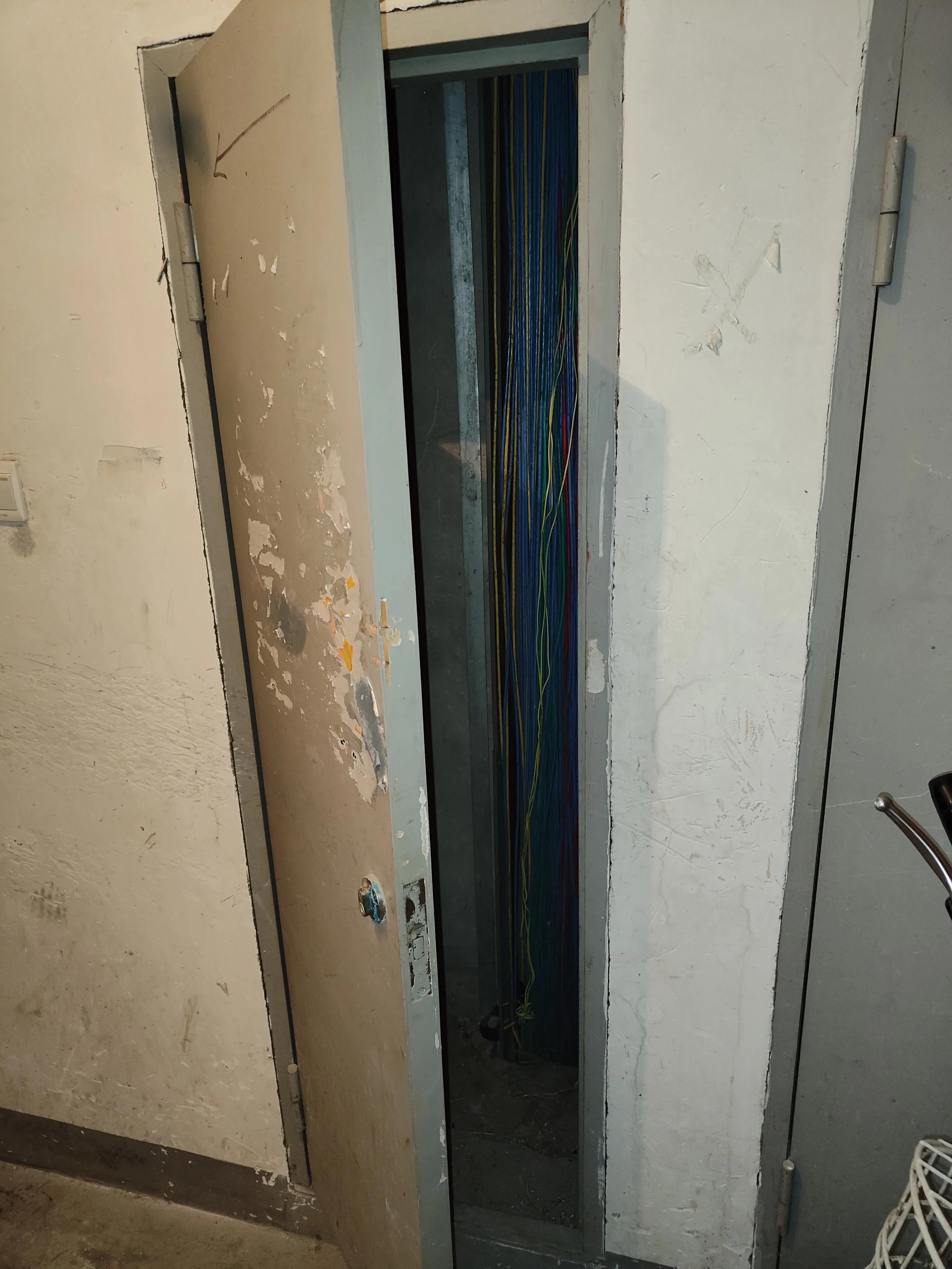 入户网线被剪断了怎么办,邻居恶意剪断我家照明电线违法吗