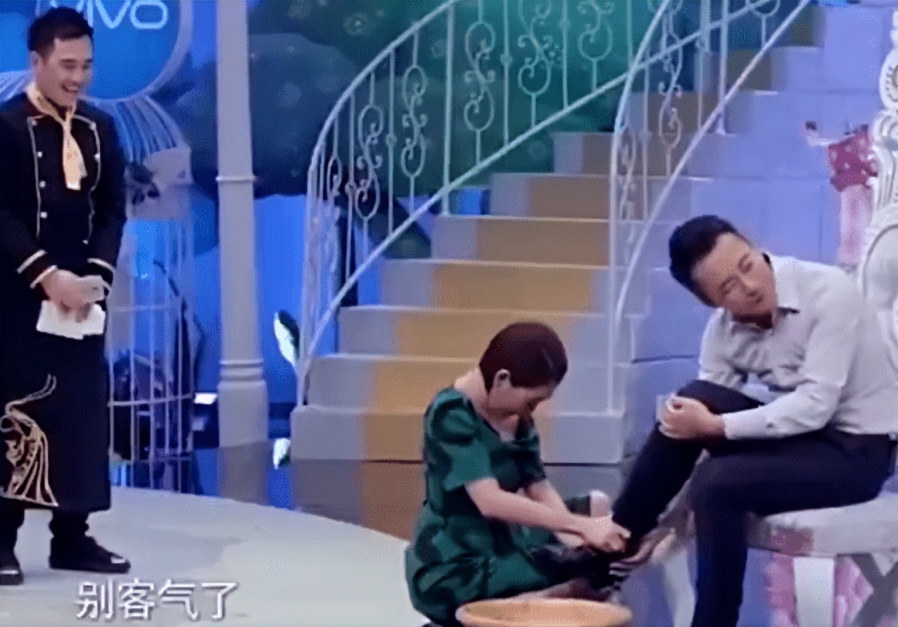 惊天大瓜！小S被曝曾公开舔日本女星的脚，闻杨幂脚丫