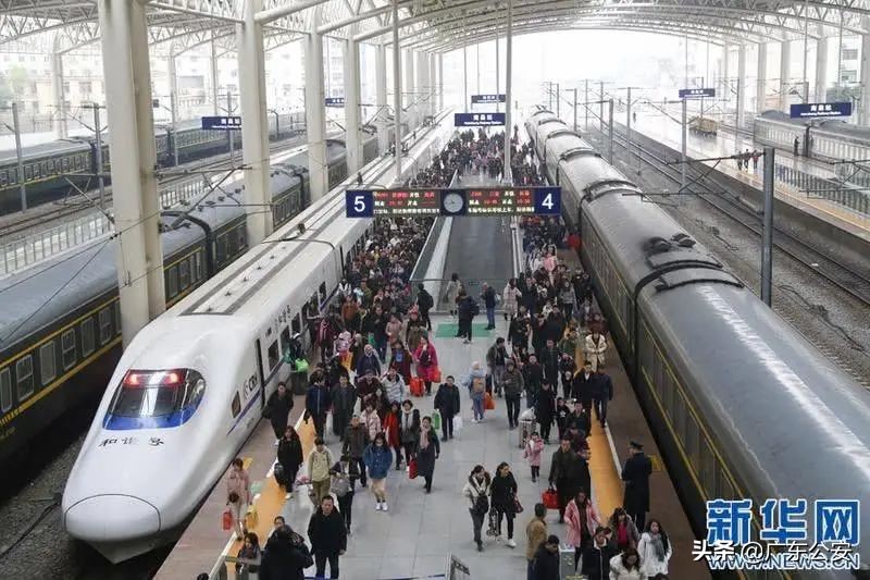 火车票改签是退票后重新购买,火车票先改签再退票会扣手续费吗