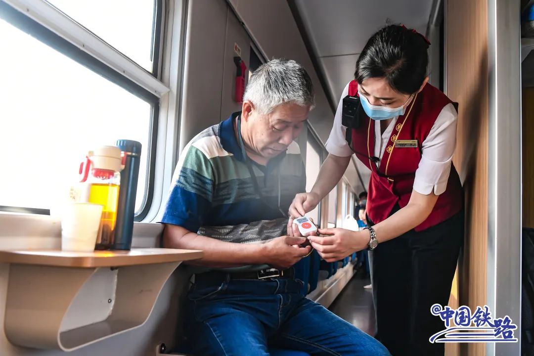 复兴号d728动卧一等卧是什么样的,复兴号二等卧啥样