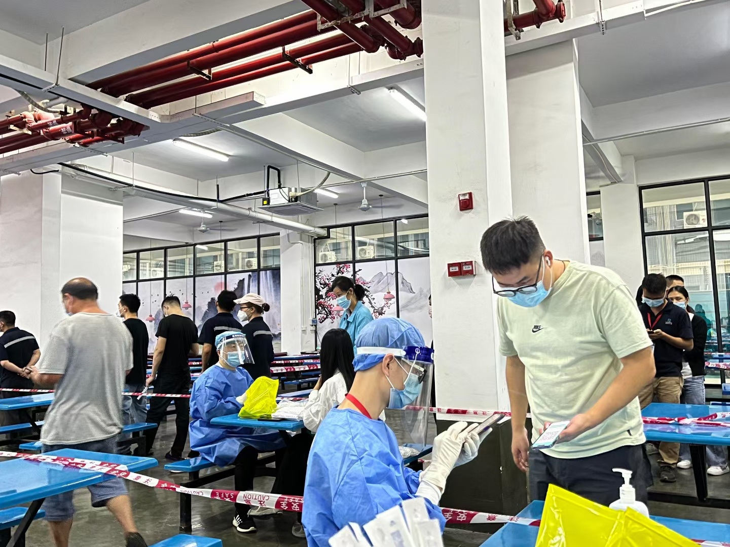 义无反顾致敬最美逆行者,疫无反顾逆风坚守