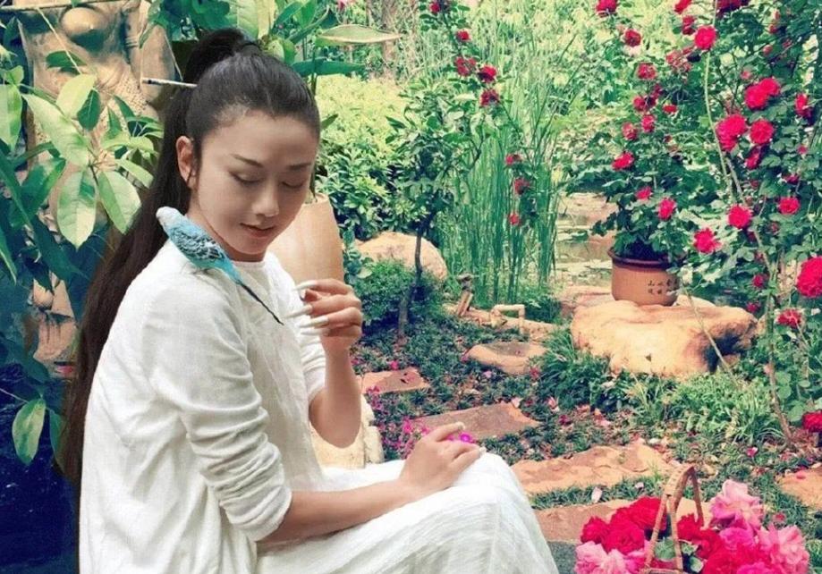 杨丽萍生活起居需要男助理照顾,杨丽萍的生活问题怎么解决