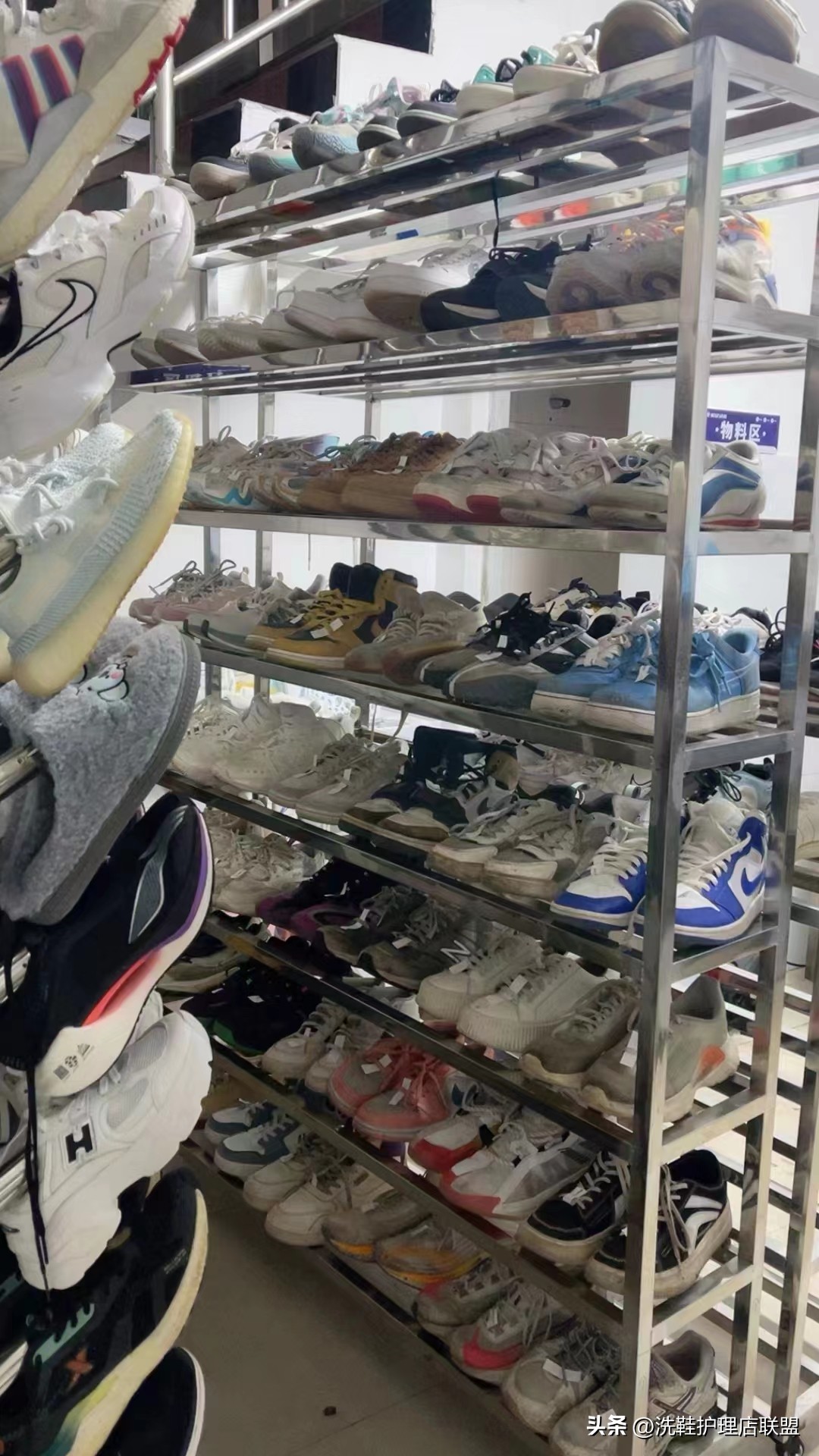 洗鞋店一年赚30万,90后开了一家洗鞋店