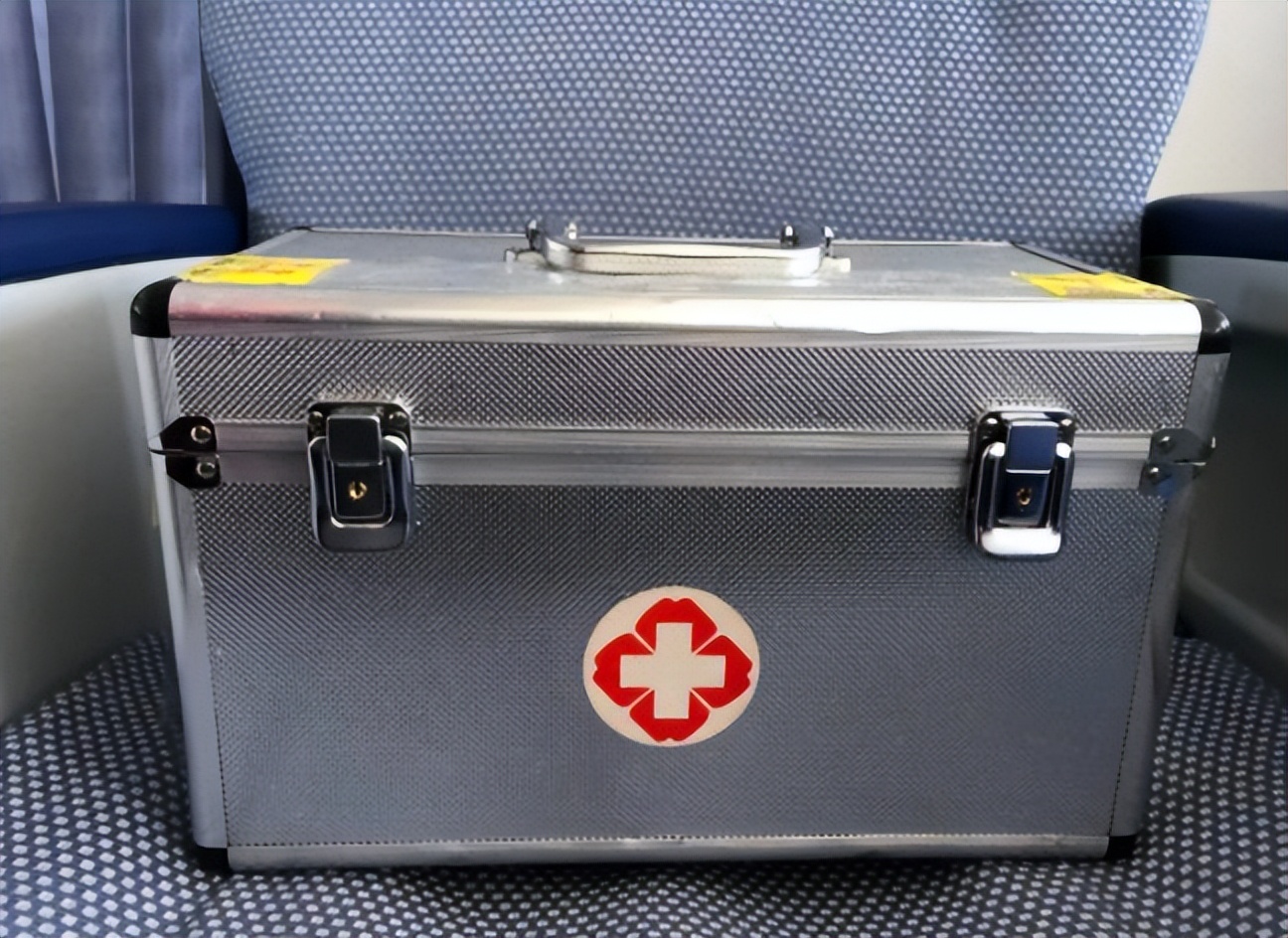 坐飞机有哪些免费服务,飞机上3项免费服务