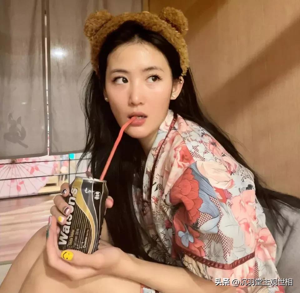 女足姜明佐颜值,姜明佐晒美照笑容甜美有梨涡