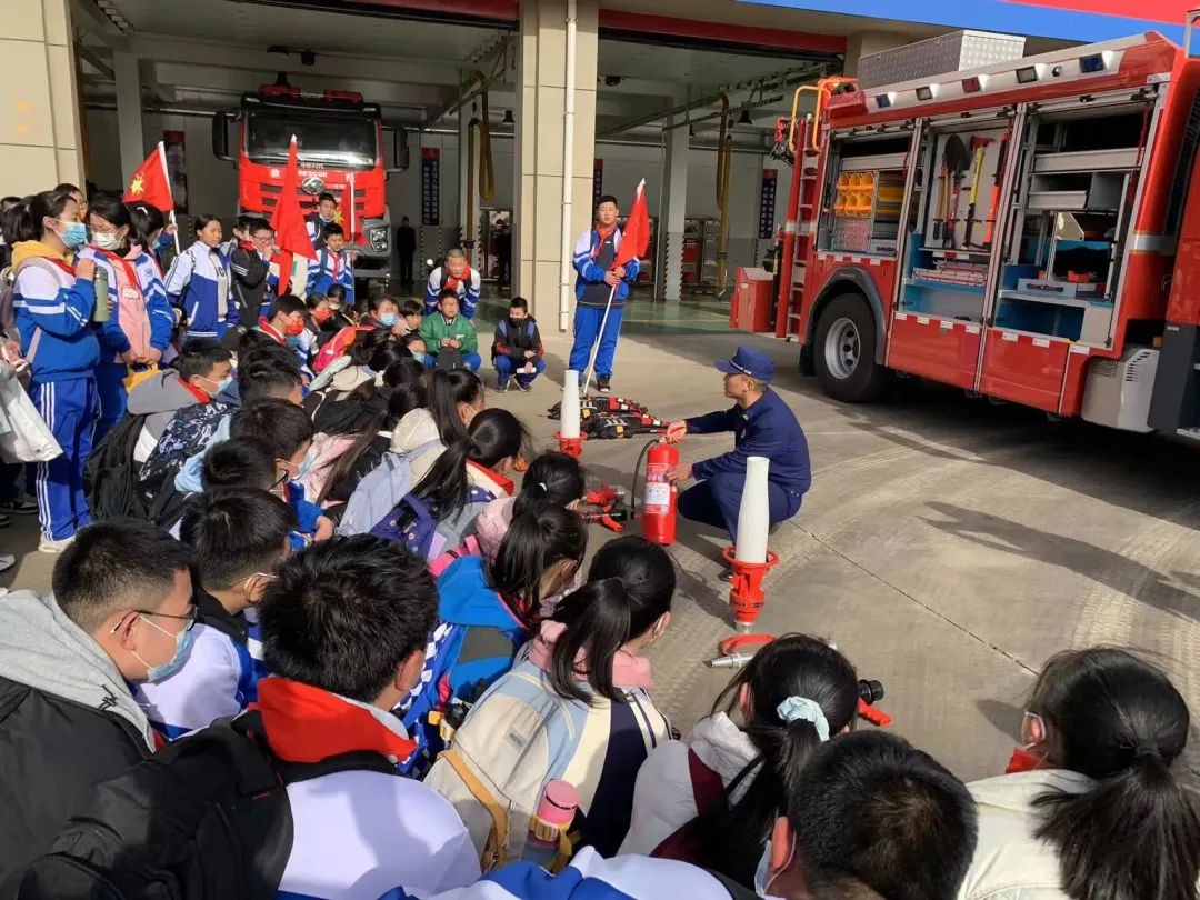 消防安全伴你童行知识小课堂,安全童行消防演练