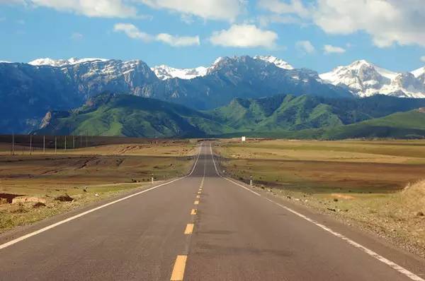 这条惊艳奇绝的公路,行走在天山脊梁上的最美景观公路