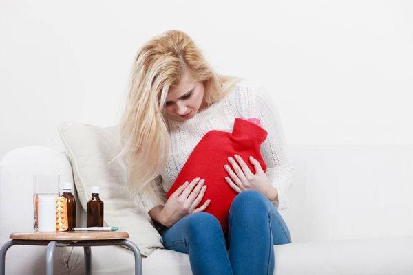 姨妈前老是饿想吃东西怎么回事,女子一直吃总感觉饿怎么回事