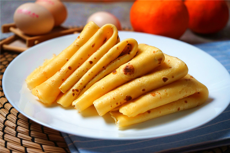 两个鸡蛋一根葱做的鸡蛋饼,两个鸡蛋一碗面粉怎么做好吃