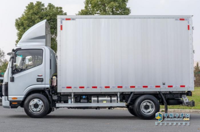 快递运输就得用高端卡车肖傲为选择了帅铃宽帅王而“骄傲”