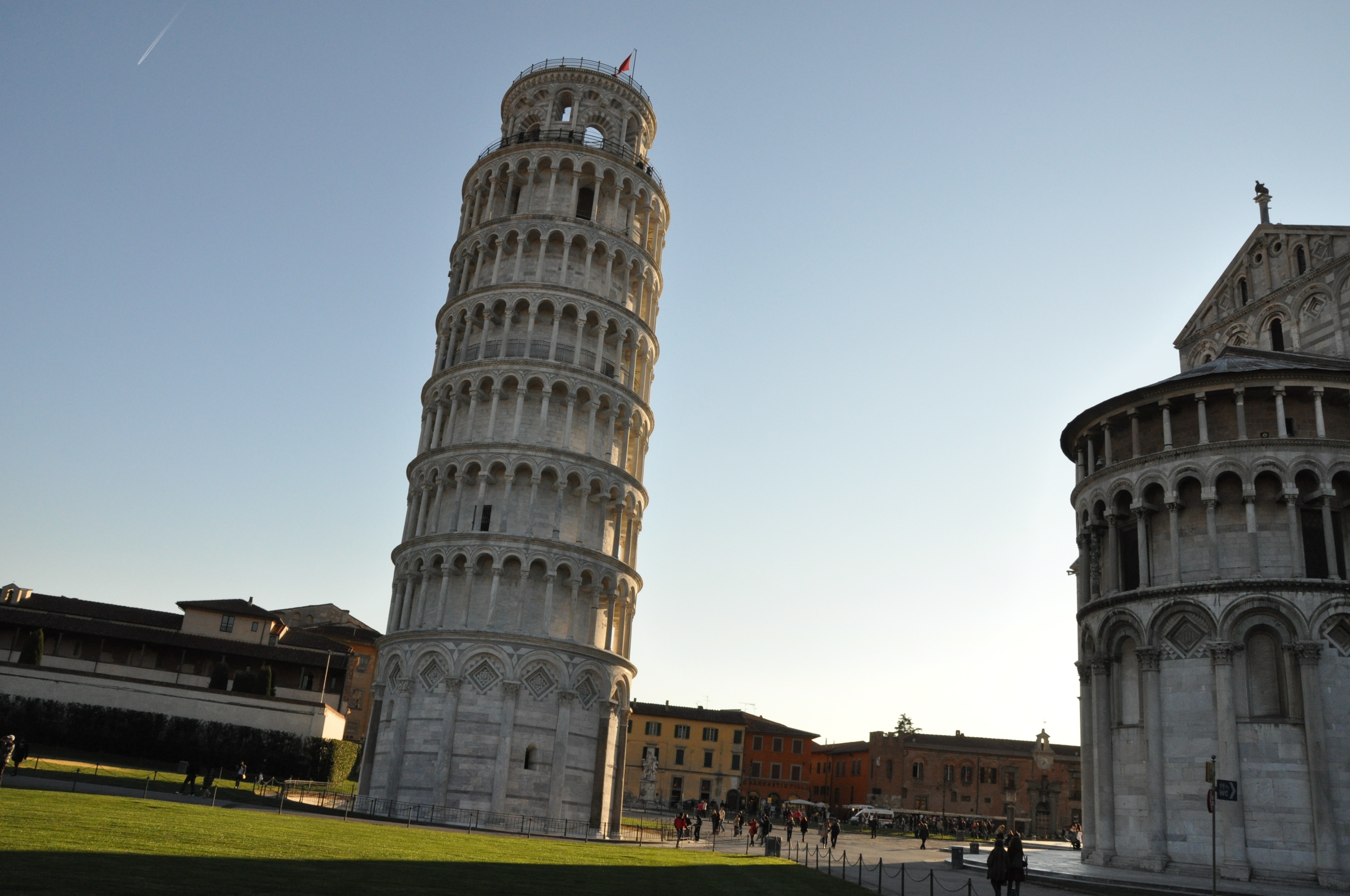 比萨斜塔著名吗,比萨斜塔是哥特式吗