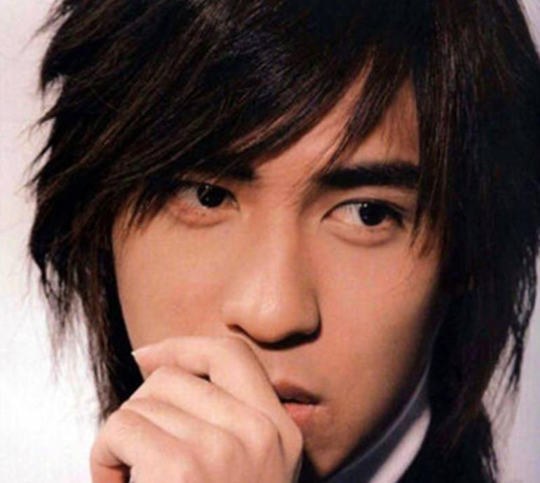 路人镜头下的周渝民,周渝民露出真面目