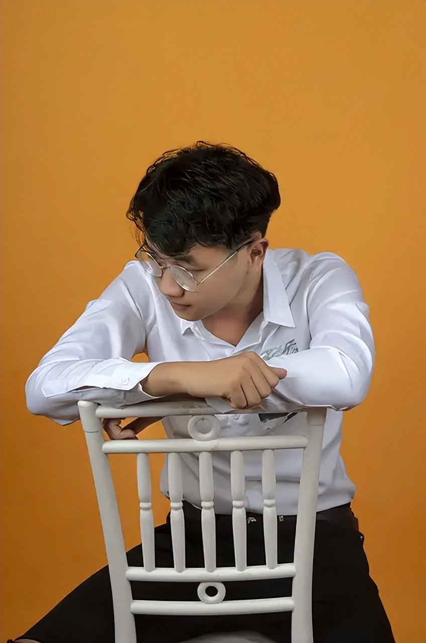 现在毕业的大学生基本找不到工作,现在的大学生出来找工作难吗