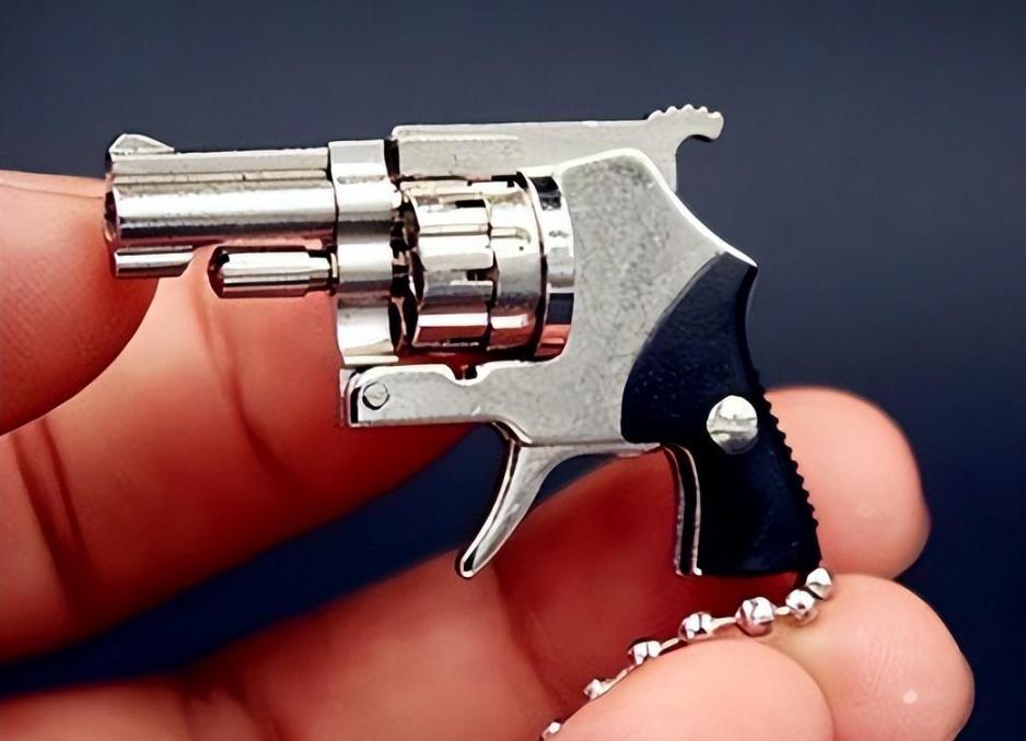 枪形钥匙扣判刑最终结果,男子卖钥匙扣