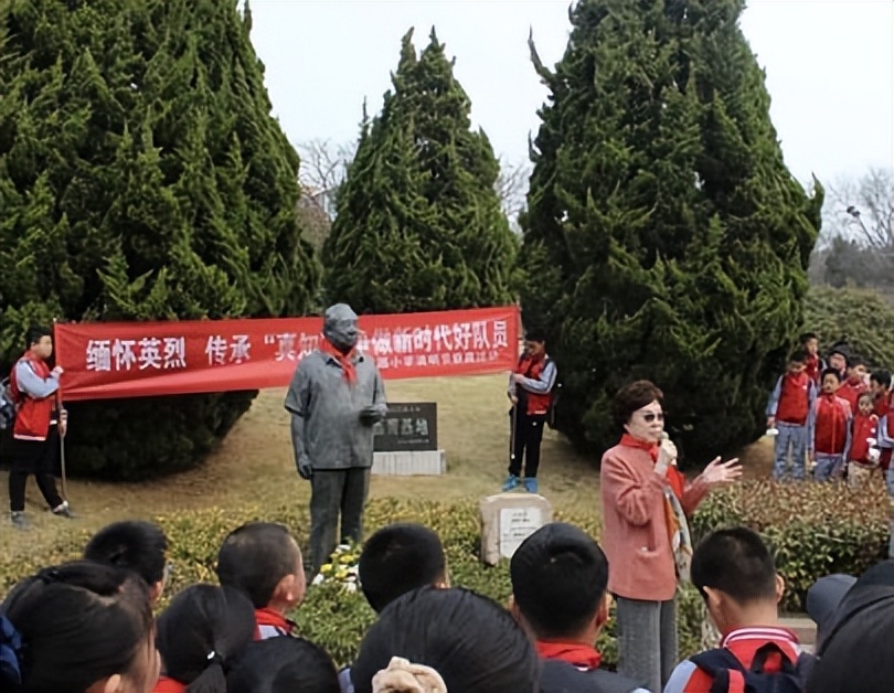 传承雷锋精神争做时代新人小学,青岛嘉定路小学弘扬雷锋精神活动