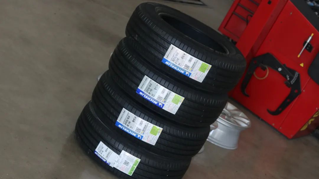 09天籁全车翻新整改多少钱,日产天籁自己撞烂了维修多少钱