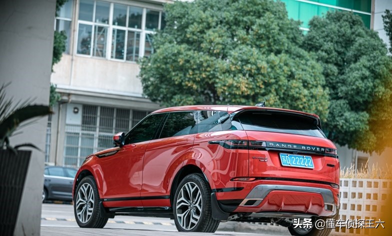 全系标配四驱，2.0T+9AT动力，百公里油耗7.3L，揽胜极光L如何？