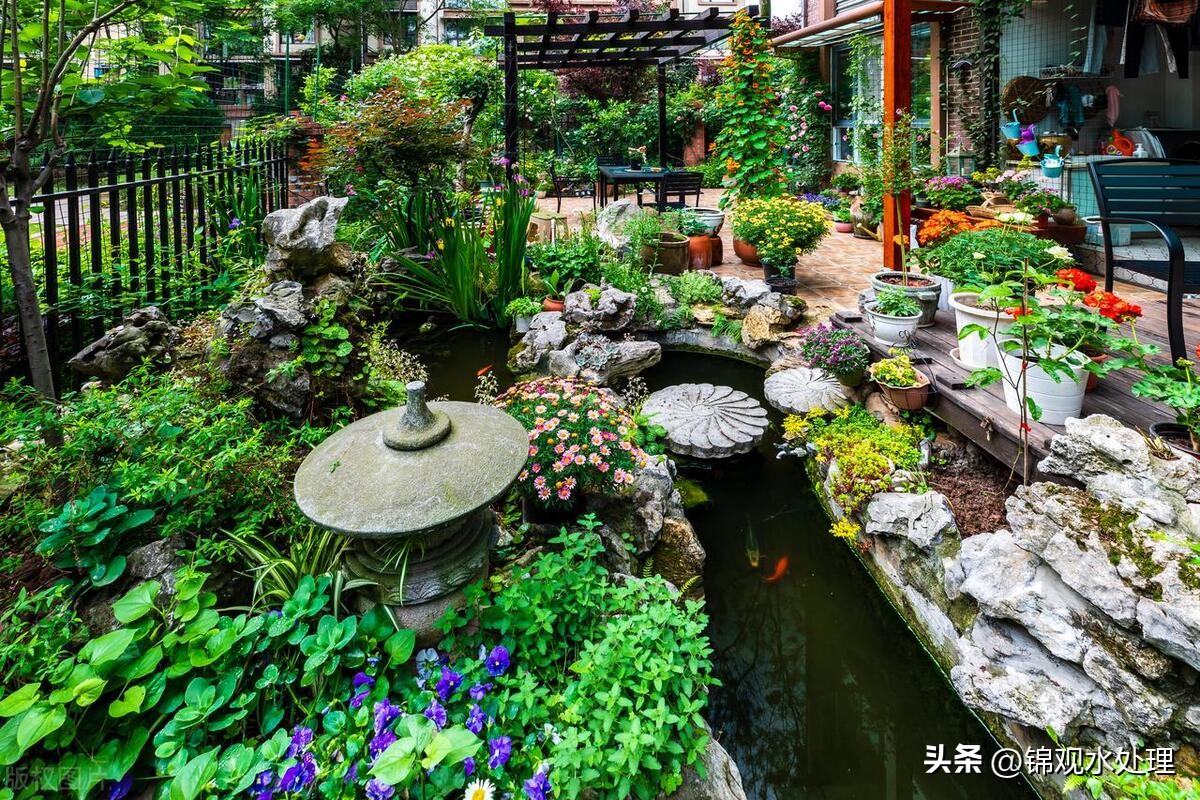 鱼池水面有气泡和发臭怎样解决,鱼池水质恶化如何处理