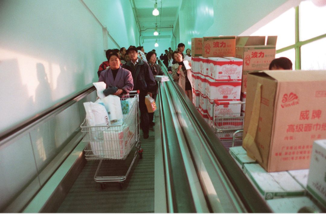 70年中华衣食住行的变化详细,中国70年前衣食住行的图片