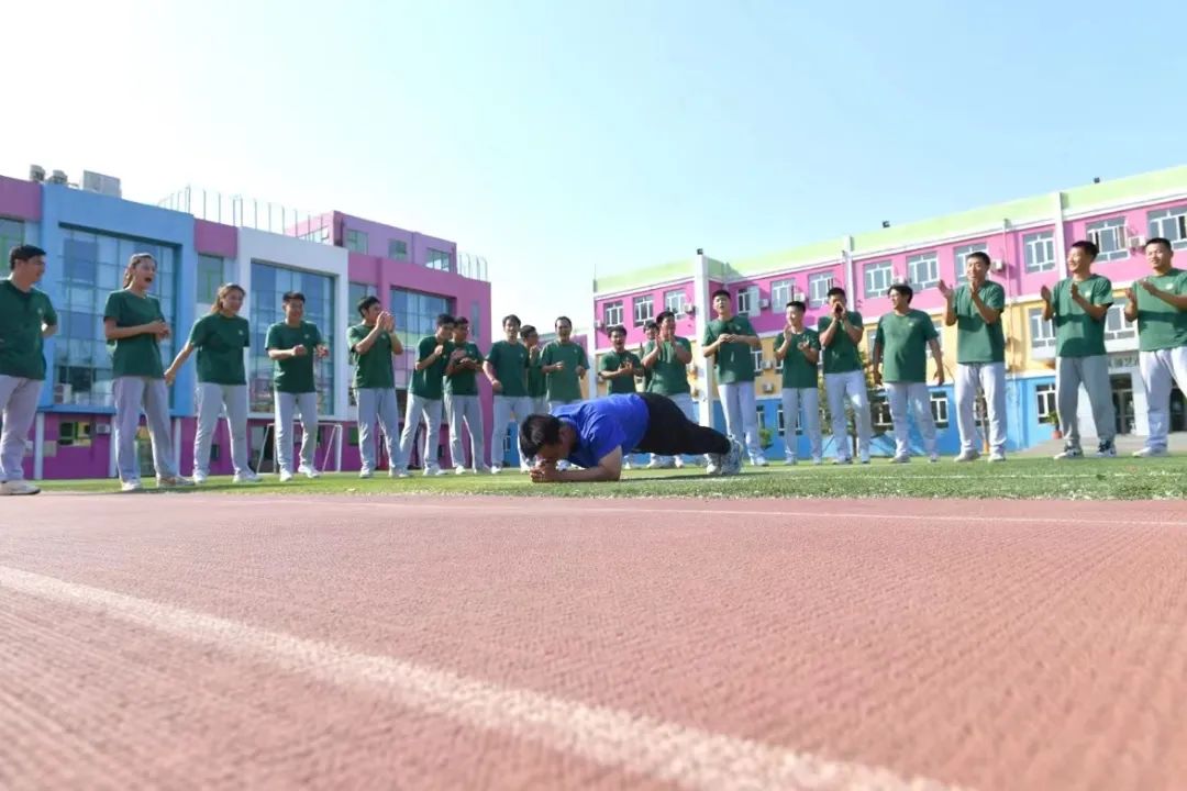 对刘畊宏的描写,刘畊宏很拽的角色