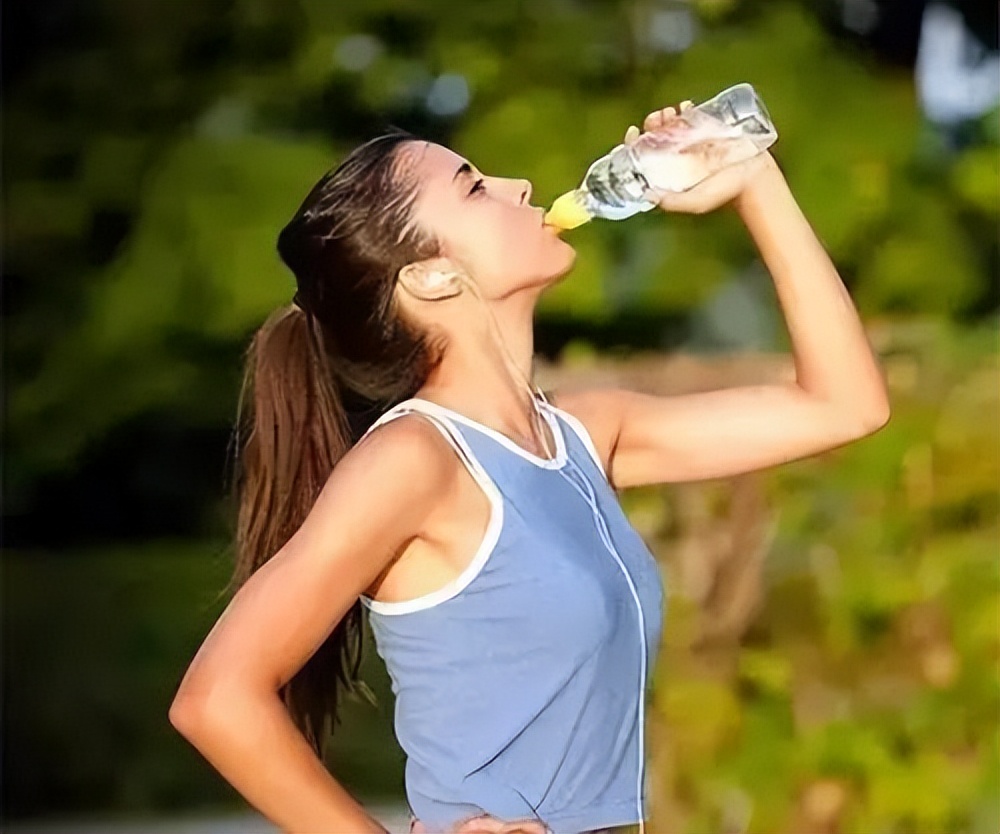 夏天肌肤清洁补水是王道吗,补水补得好肌肤没烦恼
