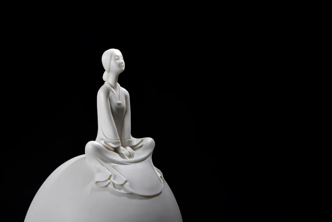 “最美中国白”拍出1633万天价，背后的神秘男人火了