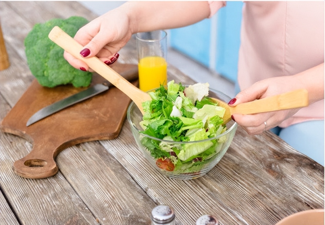 怎样消除老人身上的老人味,人老了为什么有老人味