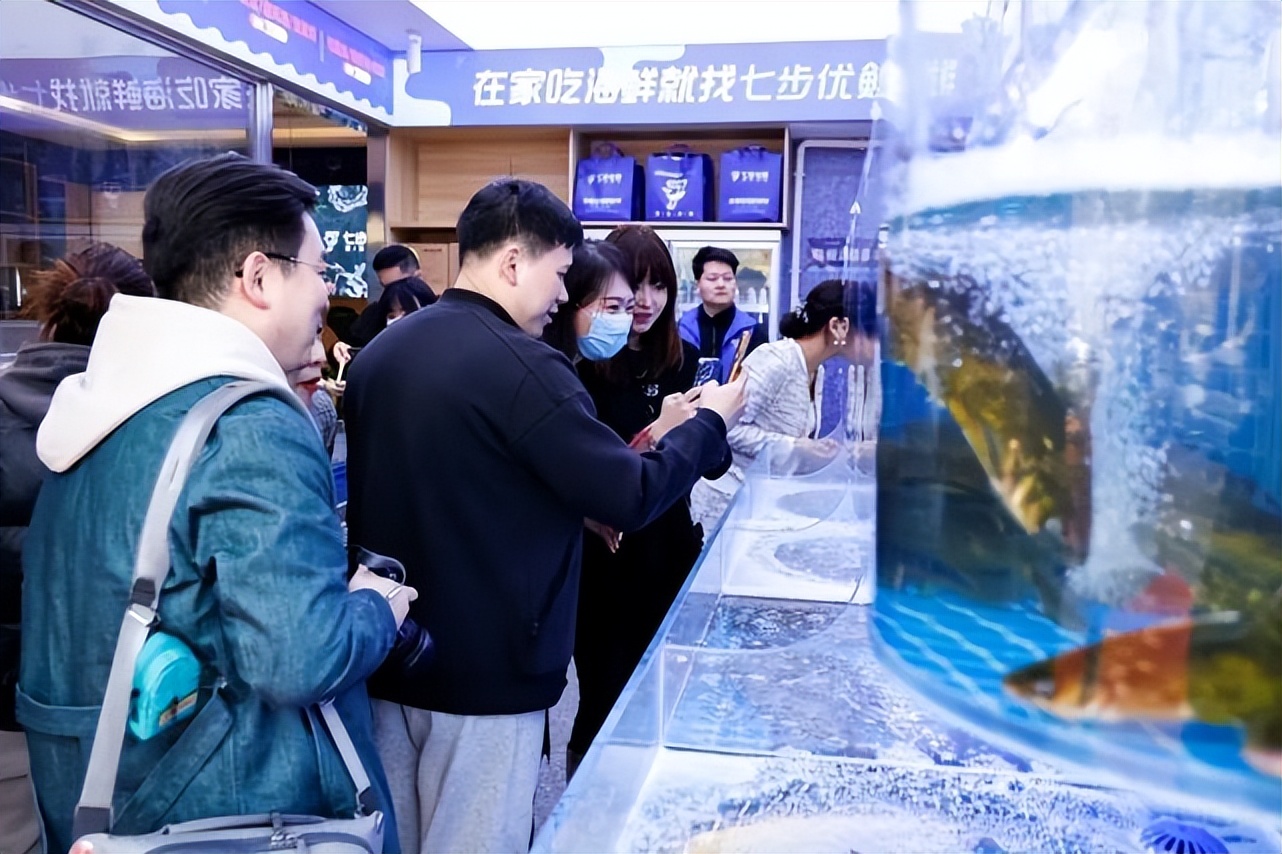 海鲜店成本和利润分析,40平服装店年业绩200万