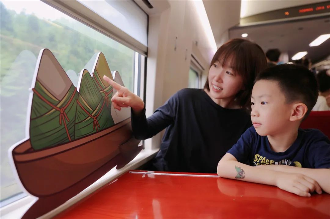 动车上的沉浸式端午诗会，你遇到了吗？