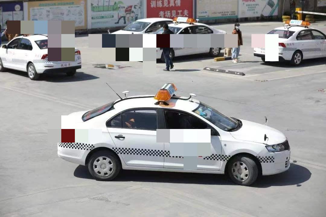 接到陌生人打来电话说老婆出轨了,接到老婆电话说离婚