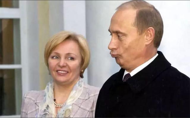 普京出任总统当晚视频,普京当选总统后流泪讲话视频