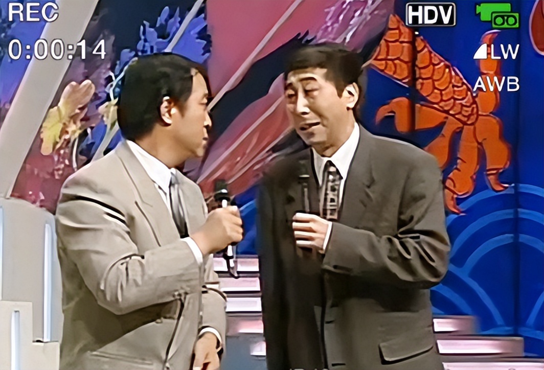 内马尔进球为白血病男孩跳舞,内马尔学患病孩子进球跳舞