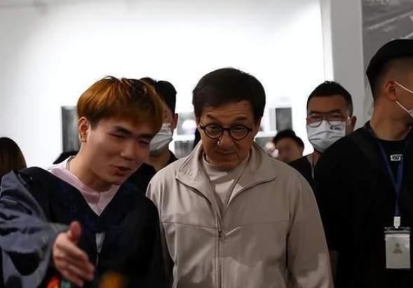 成龙武汉设计工程学院见面会,成龙出席武汉大学典礼