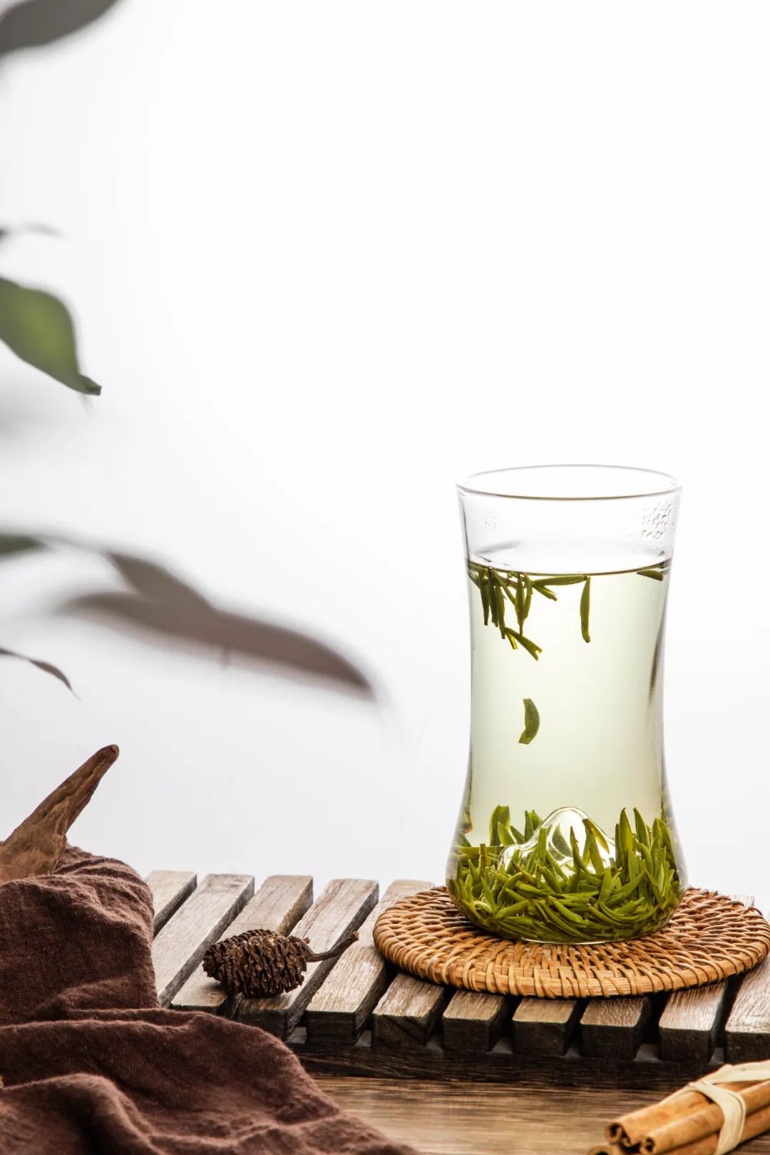 绿茶的质量优劣的鉴别方法有,假的绿茶怎么辨别