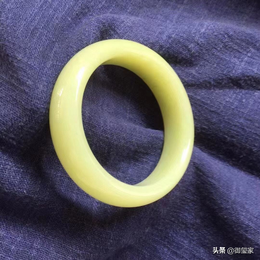 和田玉翠青手镯价格,急售翡翠手镯