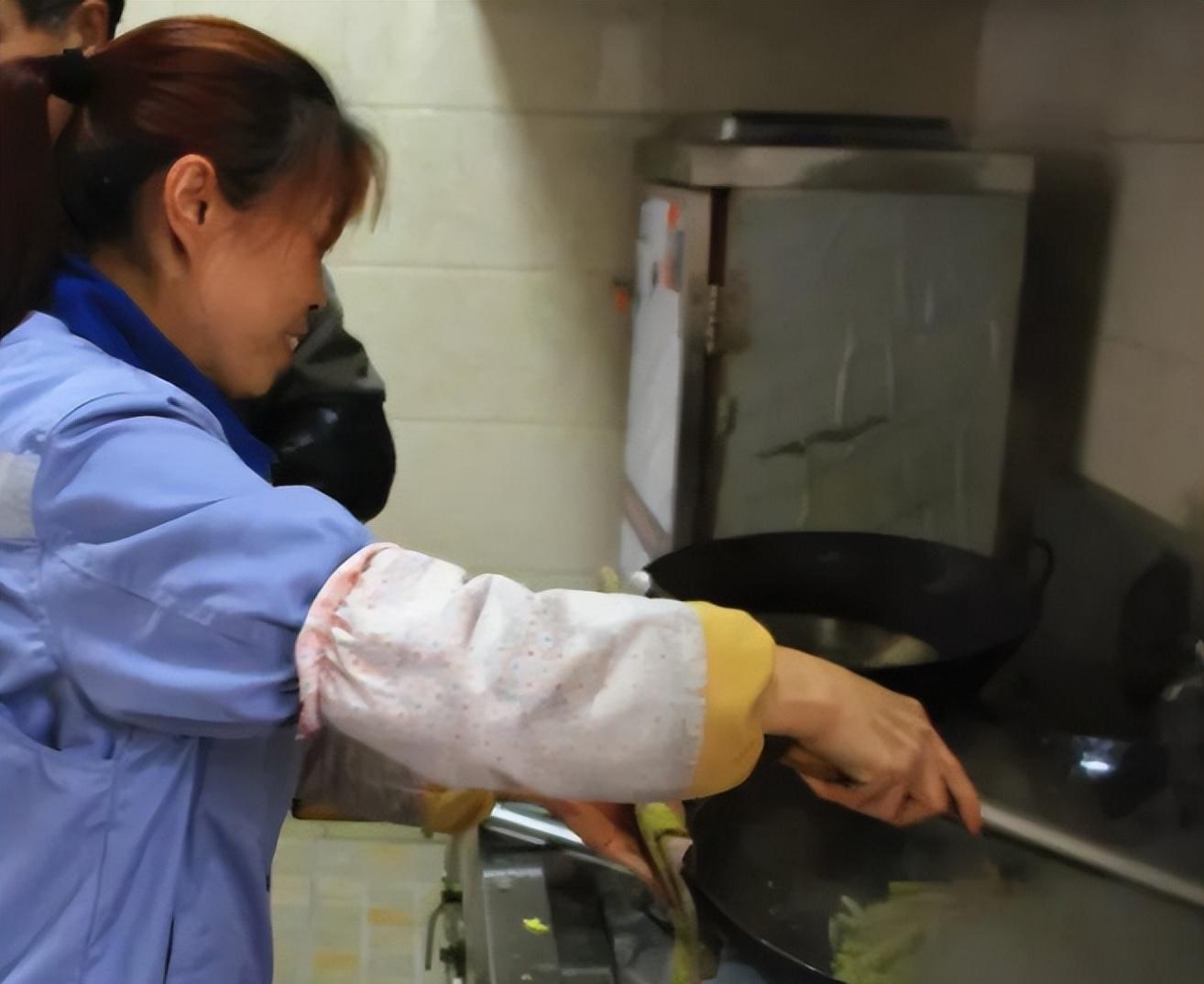 工地上干活的人有多辛苦,在工地上班的辛酸只有自己知道