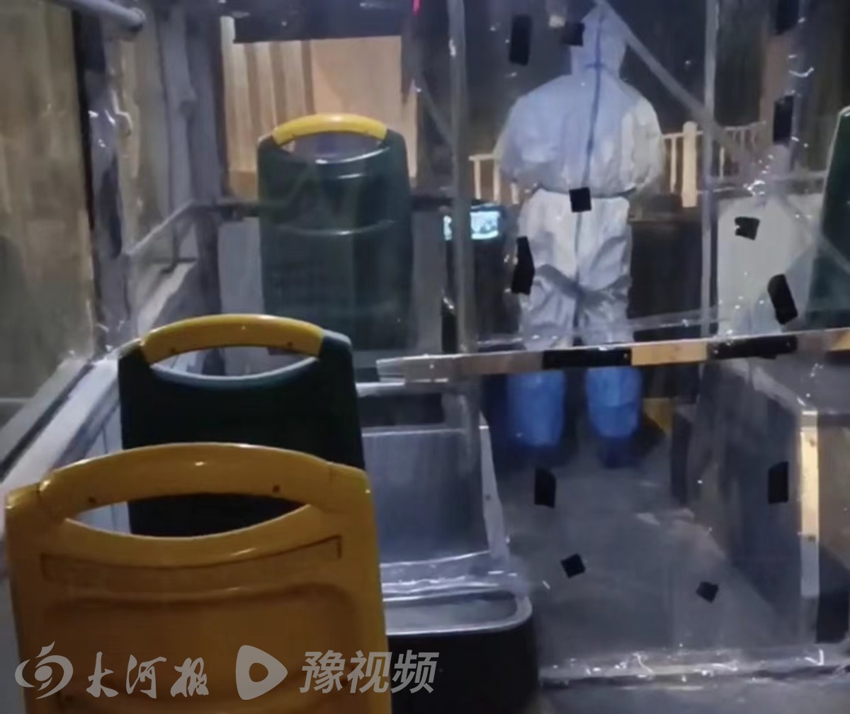 离开上海或选择留下：网约车小哥住车里一个月为还房贷留下，打工人交10年社保不舍得放弃现在工作