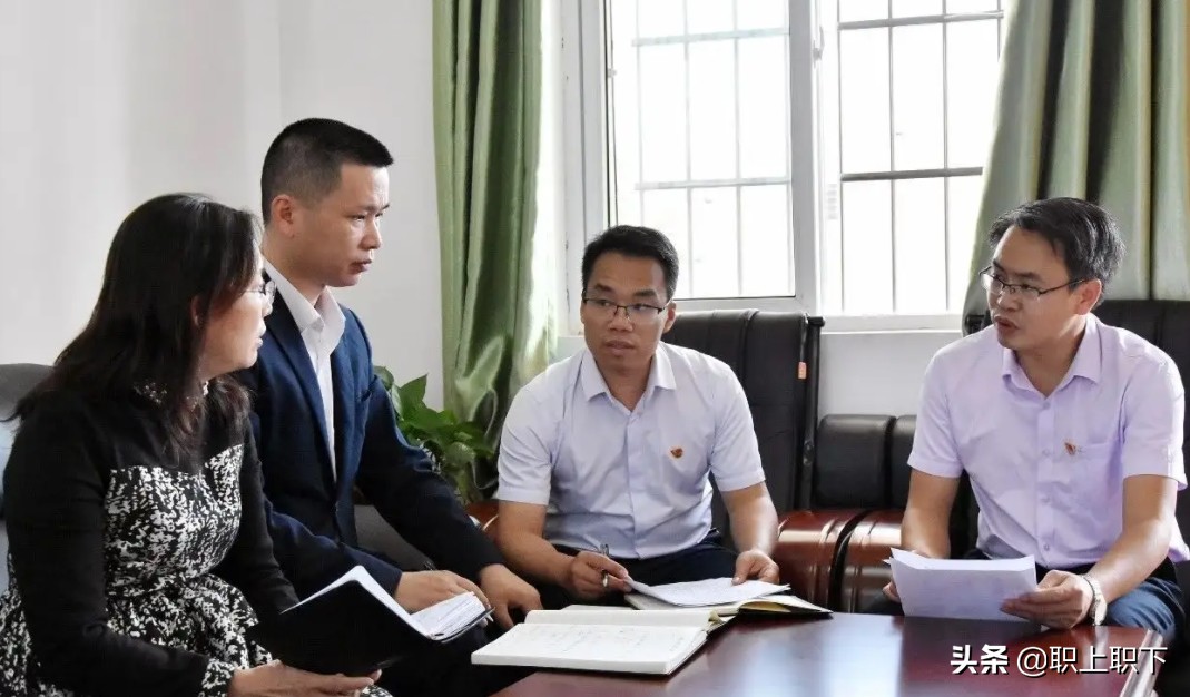 如何看待名校毕业生涌入小县城,大量985毕业生涌入县城意味着什么