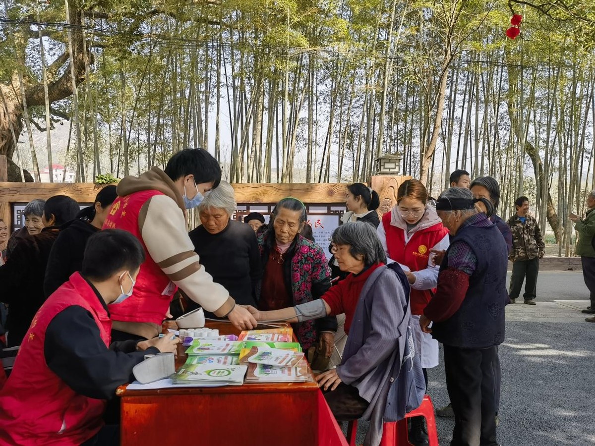 卫生院重阳节关爱老人志愿活动,卫生院关爱老人志愿活动