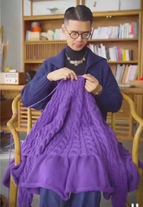 80后广东小伙回村织毛衣年入500万,有个小伙靠织毛衣赚钱是真的吗