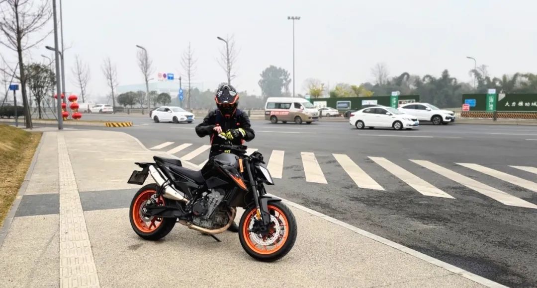 雅马哈yzf-r25测评老款,雅马哈推荐yzf-r6