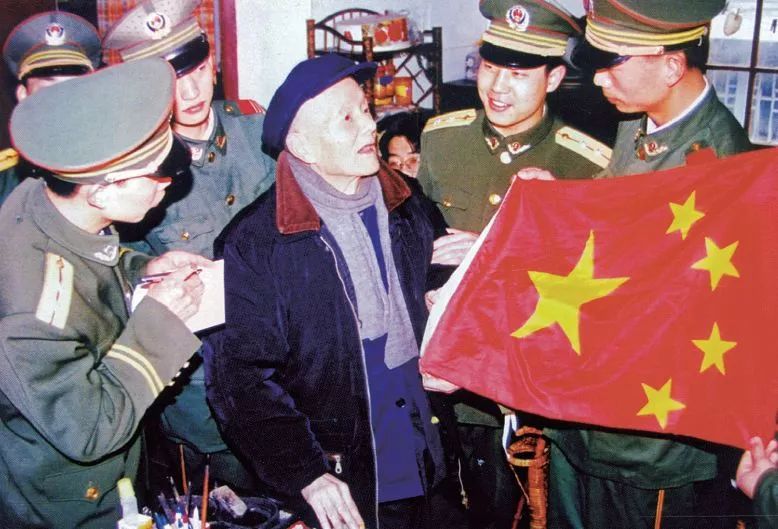 五星红旗仅得15票，3号作品得185票，为何最终选了“五星红旗”？