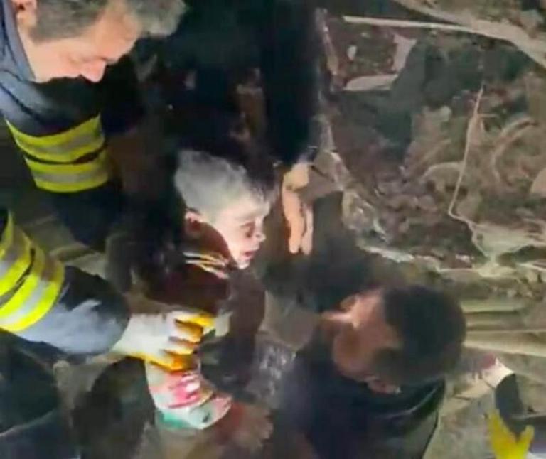 叙利亚地震后变成一片废墟的图片,土耳其震后现状媒体人讲解